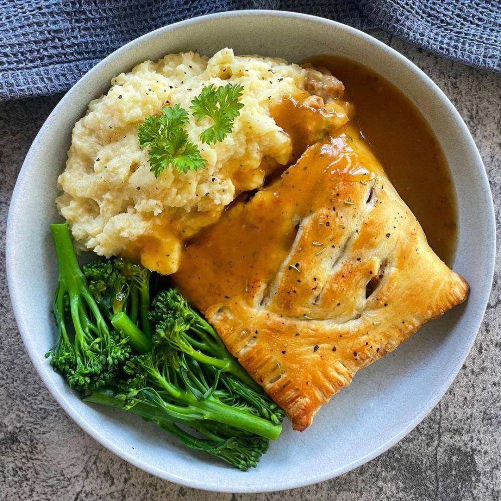 Pie and mash sebagai makanan tradisional Inggris (instagram.com/tenderlyvegan)