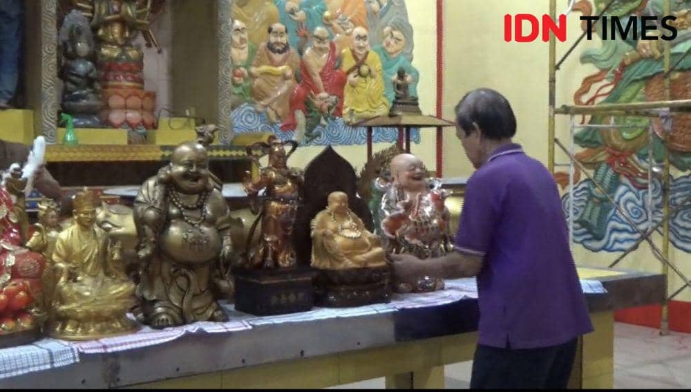 Patung dewa disusun sesuai dengan tingkatan dewa. (IDN Times/Teri).