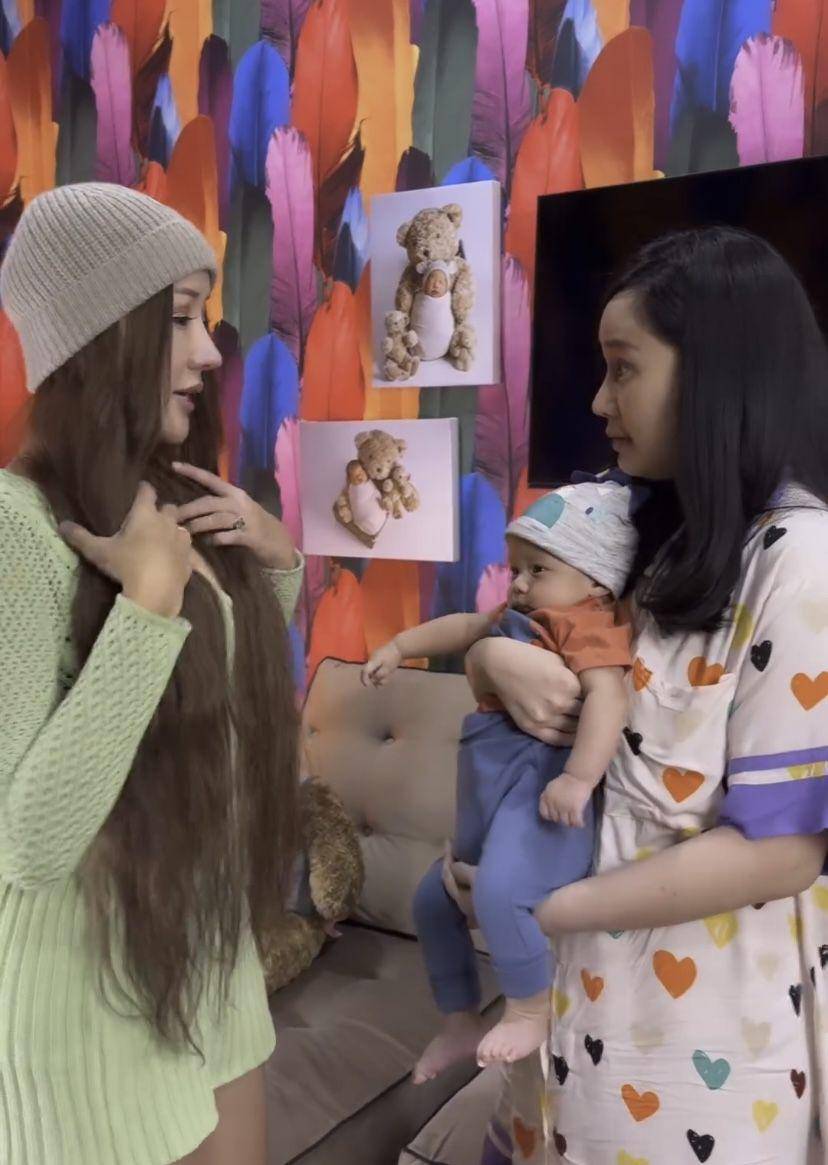 potret Lucinta Luna jenguk anak Denise Chariesta (Instagram.com/denisechariesta91)