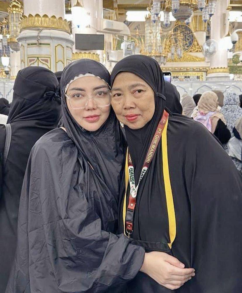 potret kenangan Bella Shofie dan ibunya yang meninggal dunia (Instagram.com/bellashofie_rigan)