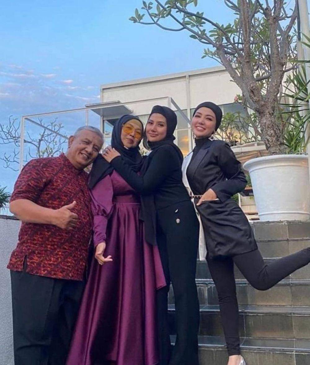 potret kenangan Bella Shofie dan ibunya yang meninggal dunia (Instagram.com/bellashofie_rigan)