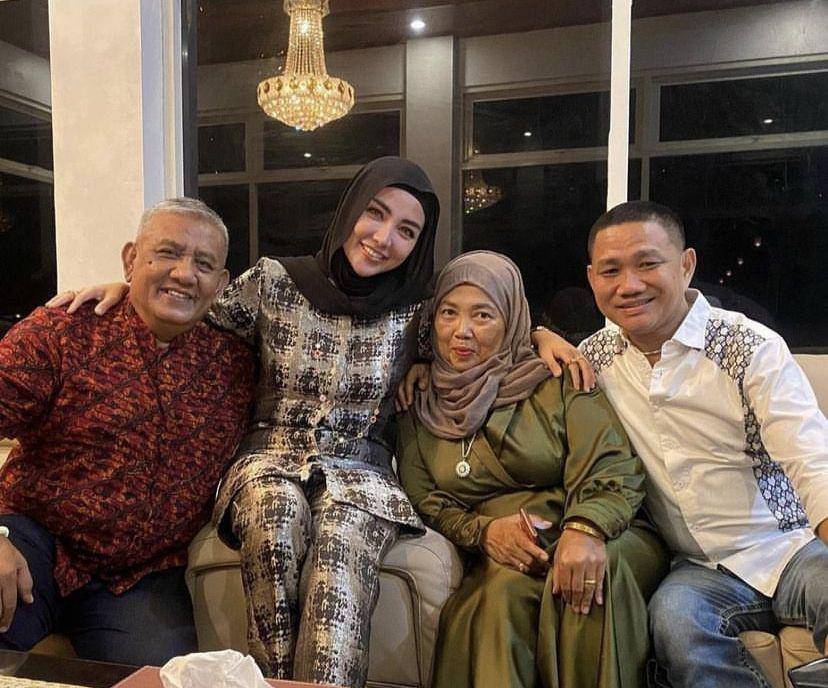 potret kenangan Bella Shofie dan ibunya yang meninggal dunia (Instagram.com/bellashofie_rigan)