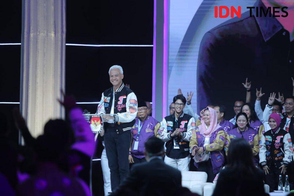 Senyuman Alam Ganjar, Yenny Wahid, dan Puan Maharani (IDN Times/Sandy)