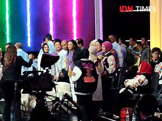 Istri Anies-Muhaimin Foto Bareng Puan dan Istri Ganjar saat Jeda Debat