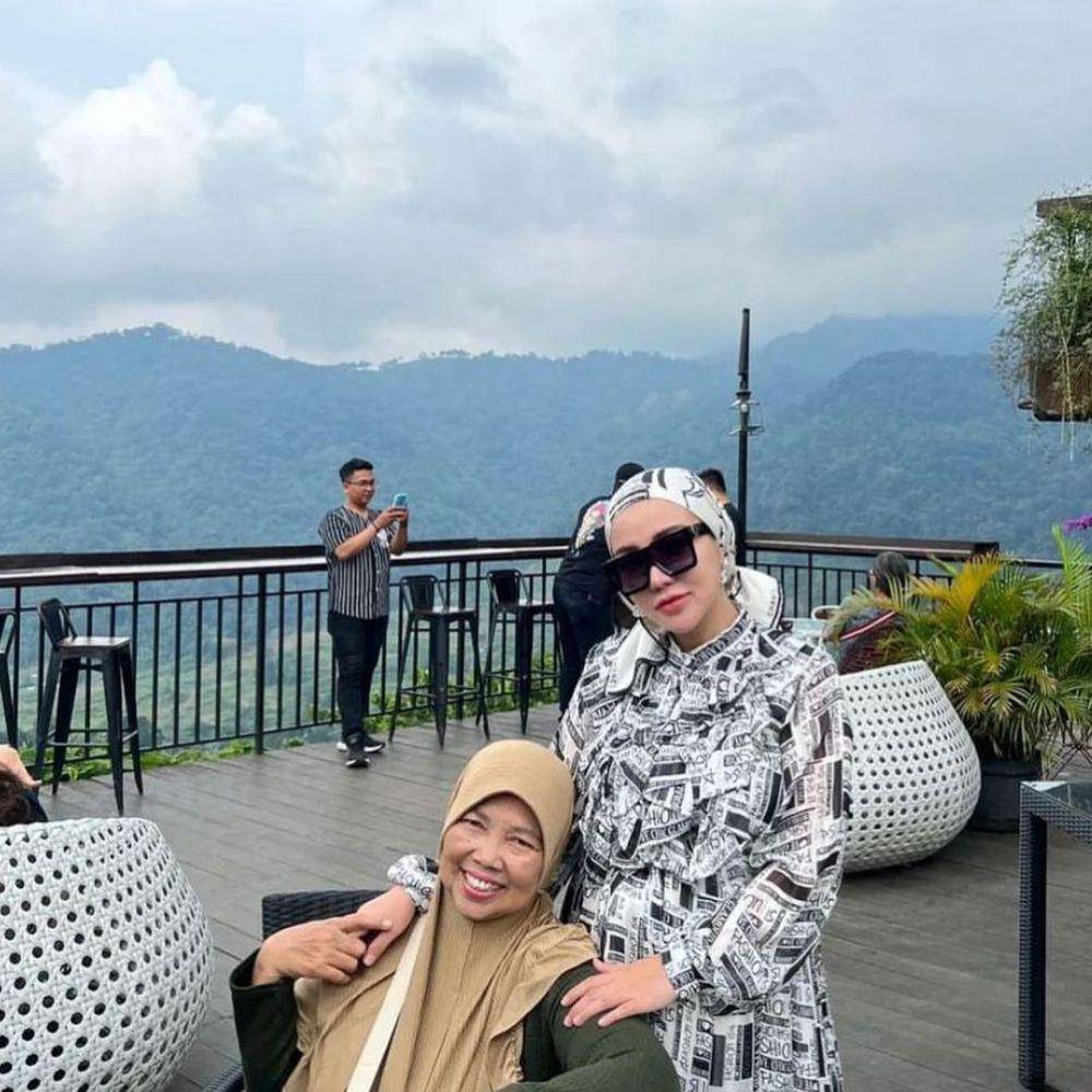 potret kenangan Bella Shofie dan ibunya yang meninggal dunia (Instagram.com/bellashofie_rigan)