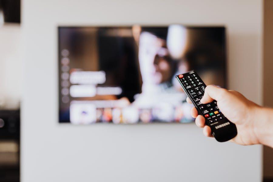 Kode Remot TV Polytron Lengkap dengan Cara Setting-nya