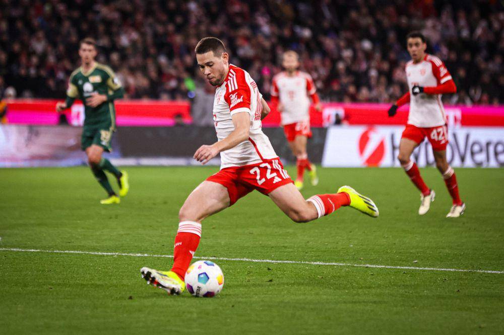 Raphael Guerreiro (twitter.com/FCBayernEN)