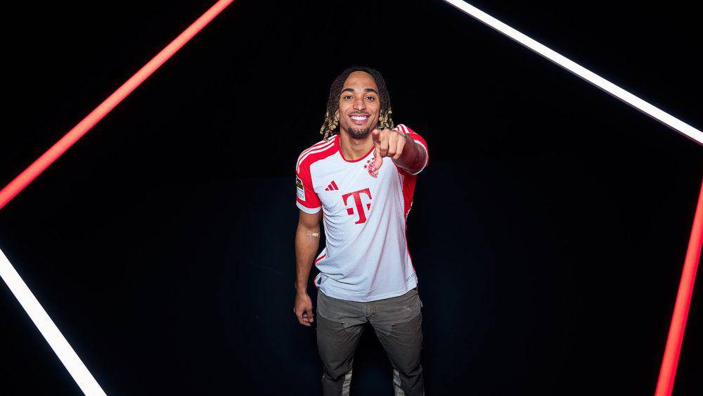 Sacha Boey (fcbayern.com)