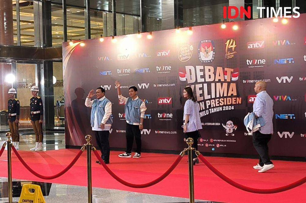 Pasangan capres cawapres nomor urut 2, Prabowo Subianto dan Gibran Rakabuming raka, jelang debat capres kelima yang akan digelar di JCC, Minggu (4/2/0224). (IDN Times/Yosafat Diva Bayu Wisesa)