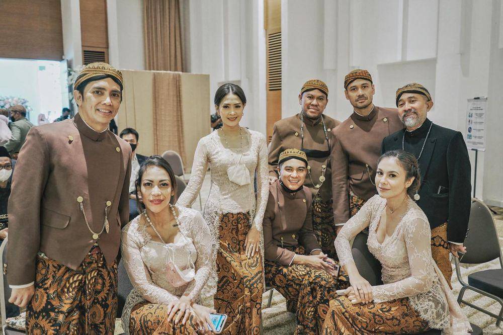 Kebaya Lia Lukman (instagram.com/lialukman)