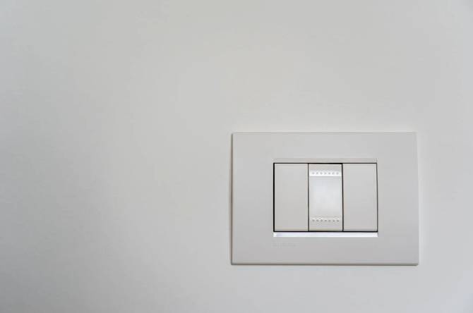 ilustrasi saklar lampu (pexels.com/castorlystock)