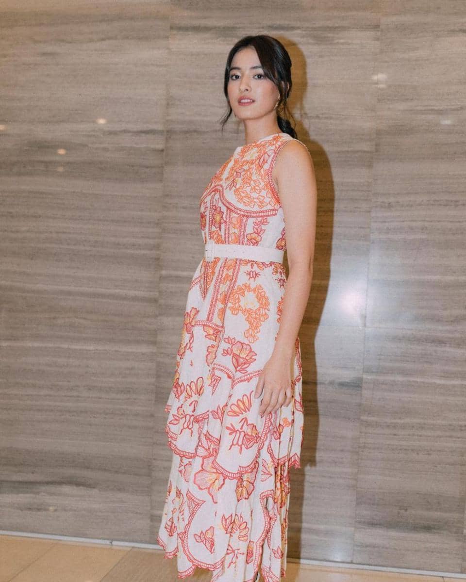 outfit Mawar de Jongh (instagram.com/mawar_eva)