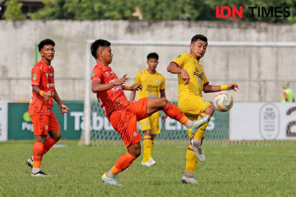 Persiraja Banda Aceh saat menjamu Semen Padang FC di Stadion Langsa, Januari 2024 (IDN Times/Arifin Al Alamudi)