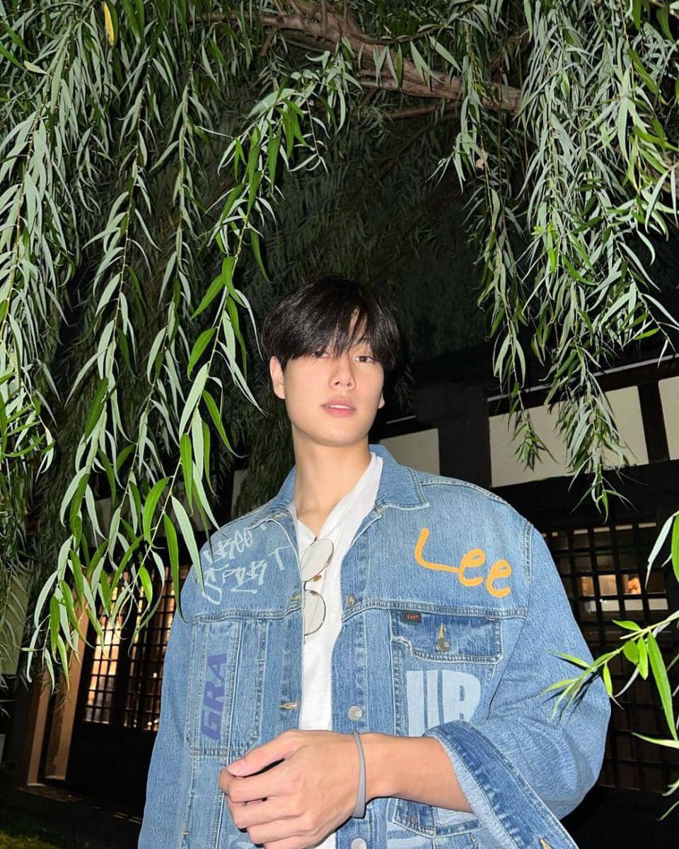 Phuwin Tangsakyuen (instagram.com/phuwintang)