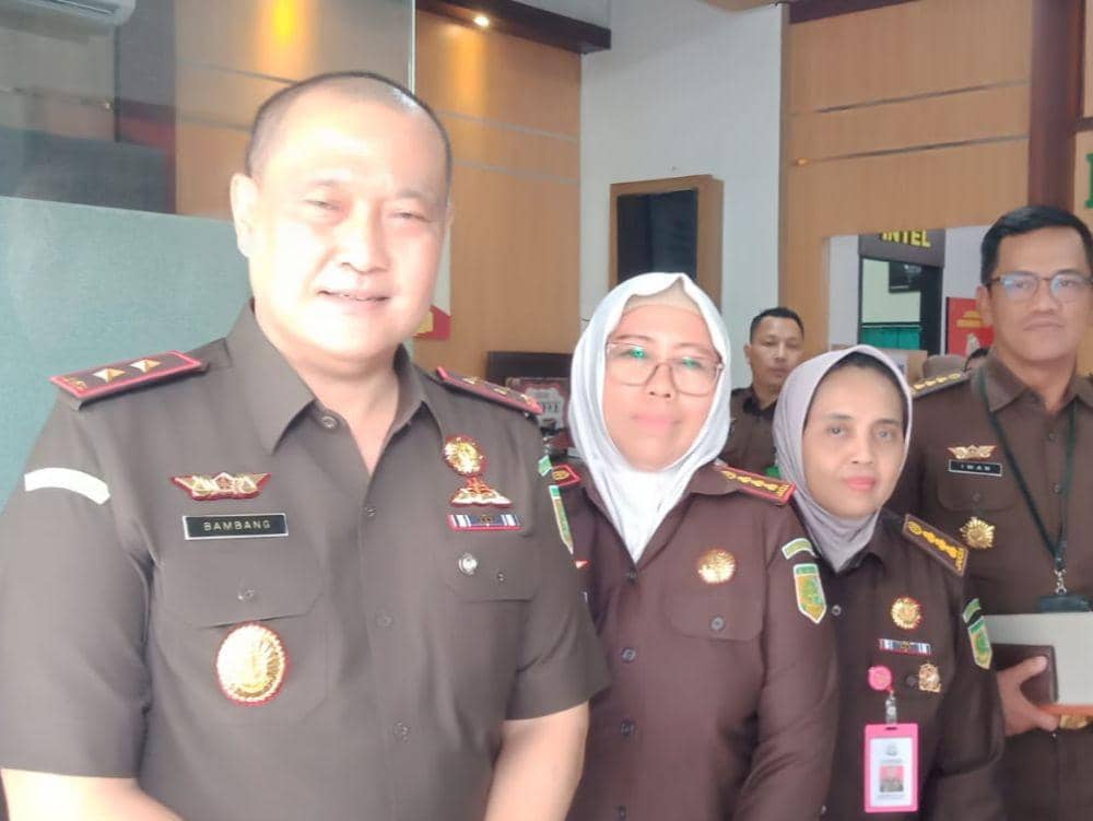 Kajati NTB DR. Bambang Gunawan saat mengunjungi Kejari Lotim (IDN Times /Ruhaili)