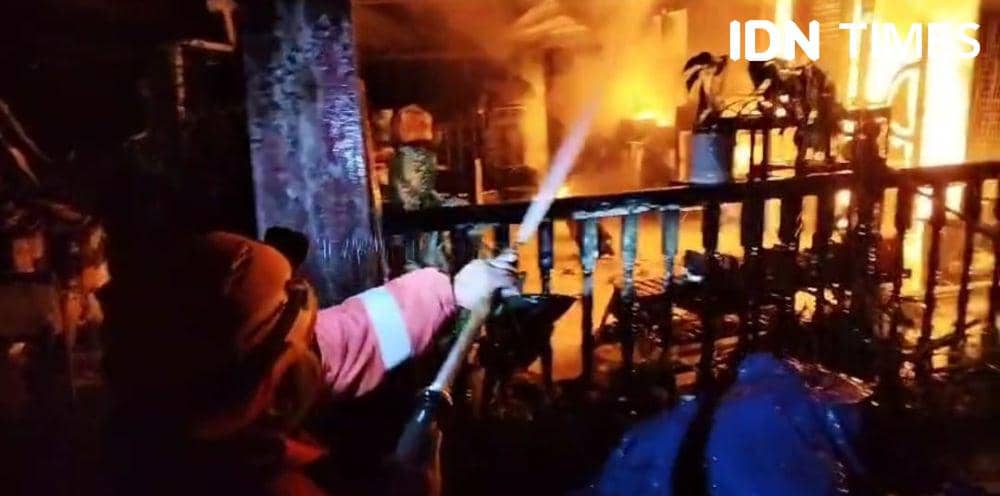 Hujan Deras, Satu Rumah di Balikpapan Malah Terbakar Hebat