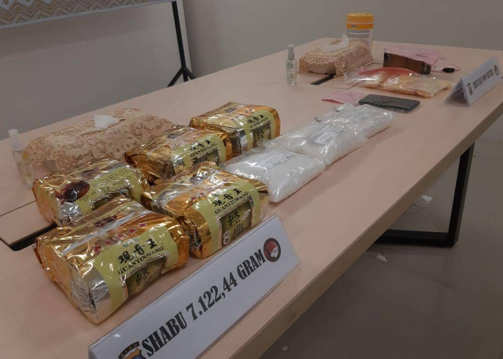 Barang bukti 7 Kg lebih sabu dan 999 butir ekstasi (IDN Times/ Fanny Rizano)