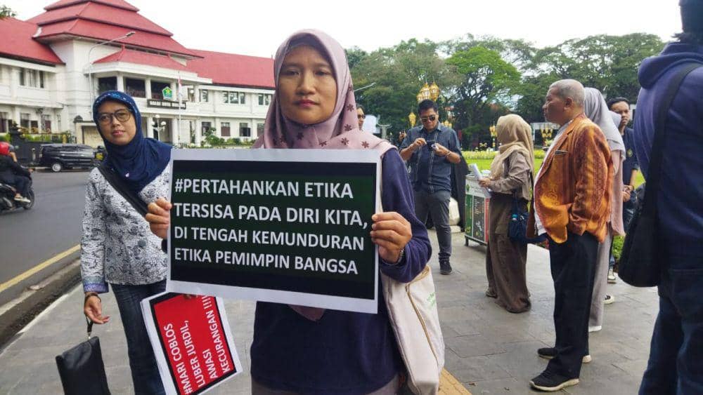 Peserta aksi protes pada Jokowi di Alun-alun Tugu Malang, Happy Budi Febriasi. (IDN Times/Rizal Adhi Pratama)