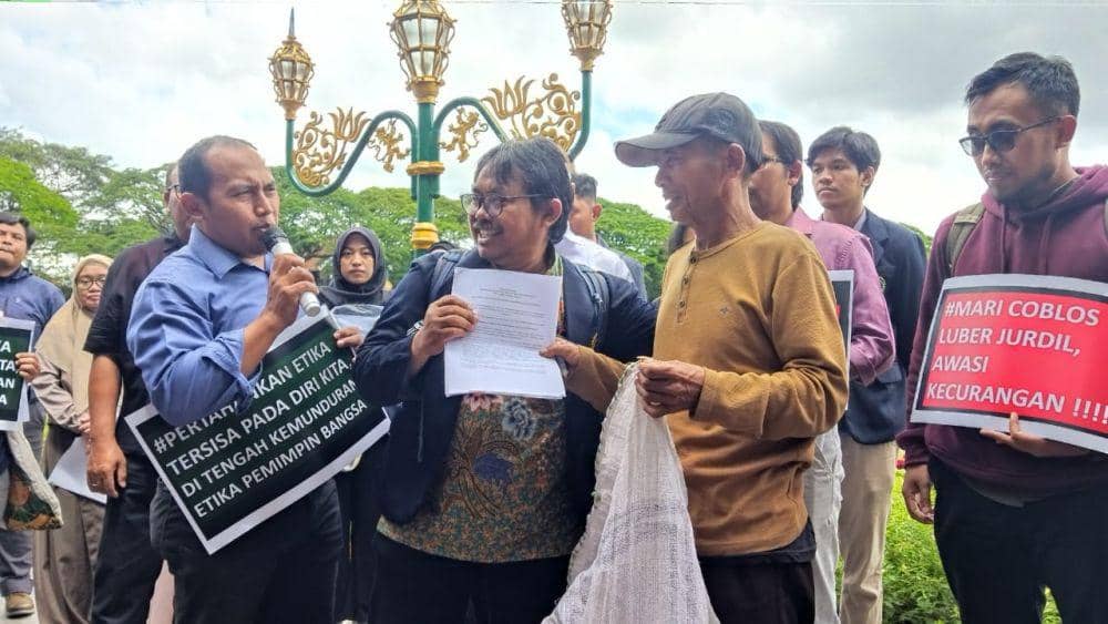 Puluhan Akedemisi di Malang Mengkritik Sikap Jokowi