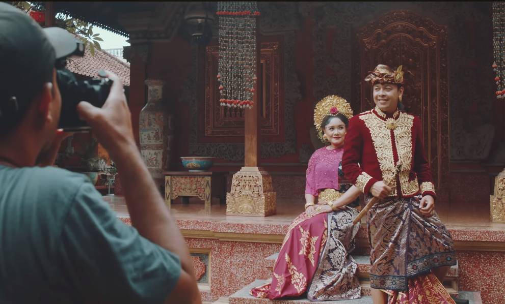 Salah satu adegan di video klip Widi Widiana dan Dek Ulik. (YouTube.com/Widi Widiana Official)