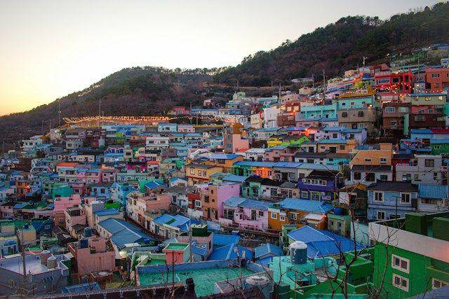 Gamcheon Cultural Village (unsplash.com/Luke Ow)