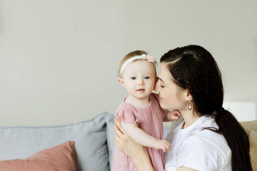 ilustrasi ibu dan anak (pexels.com/Anastasiya Gepp)