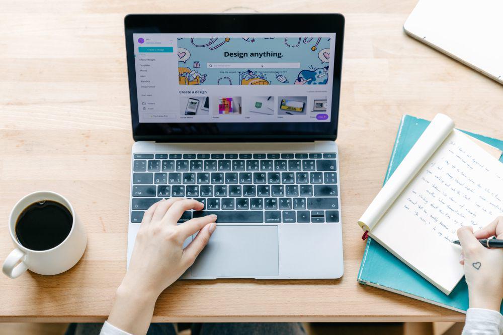 6 Tips Menjaga Mata Selalu Sehat Saat Kerja di Depan Perangkat Digital