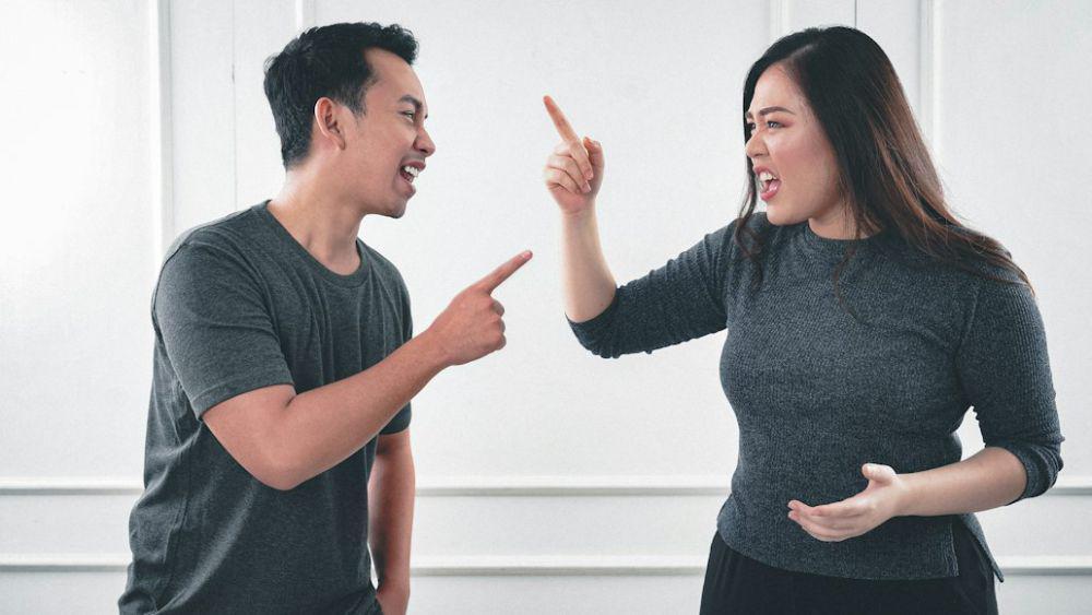 4 Cara Bijak Menyikapi Pasangan yang Gak Pernah Mau Kalah