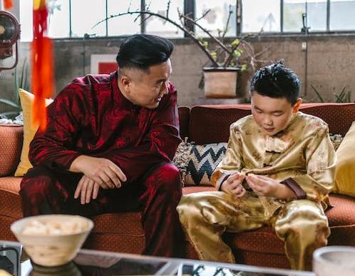 5 Ide Kado Imlek yang Cocok untuk Ayah