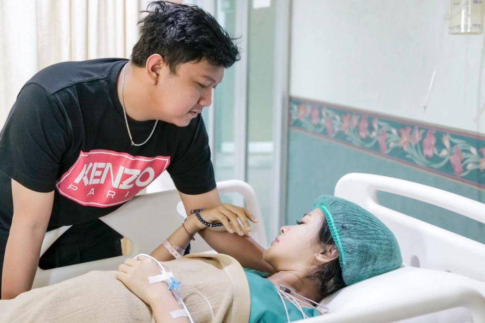 potret Denny Caknan temani Bella Bonita lahiran (instagram.com/denny_caknan)
