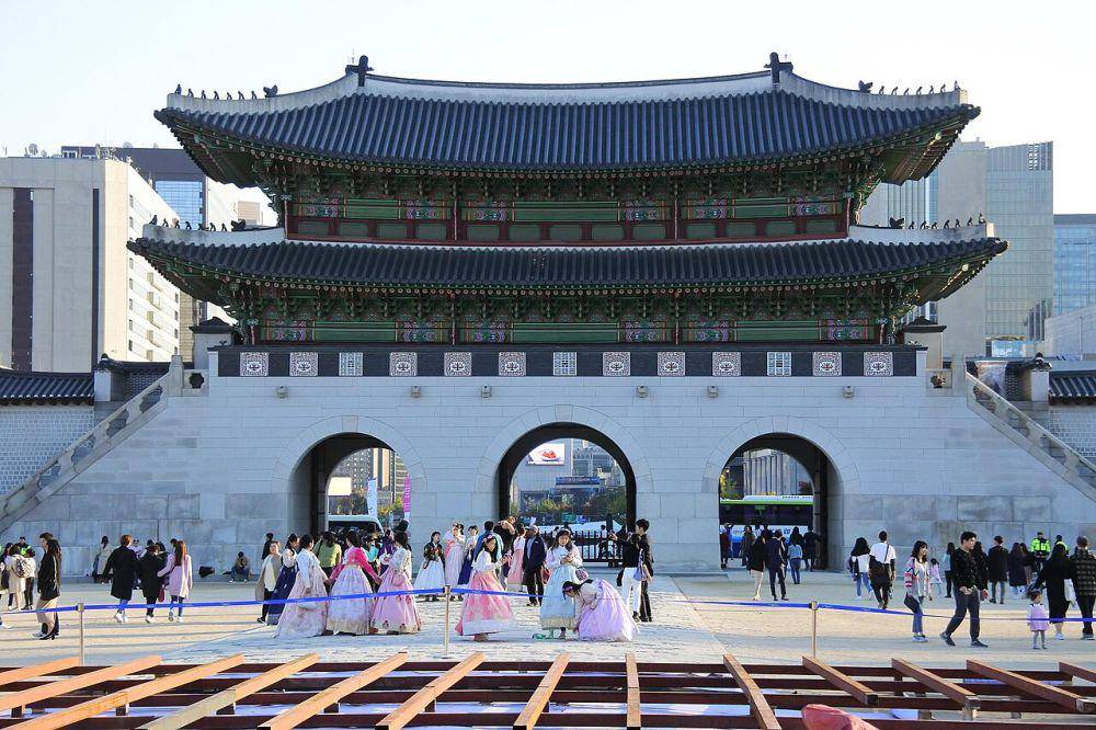 Gwanghwamun Gate (commons.wikimedia.org/Ken Eckert)