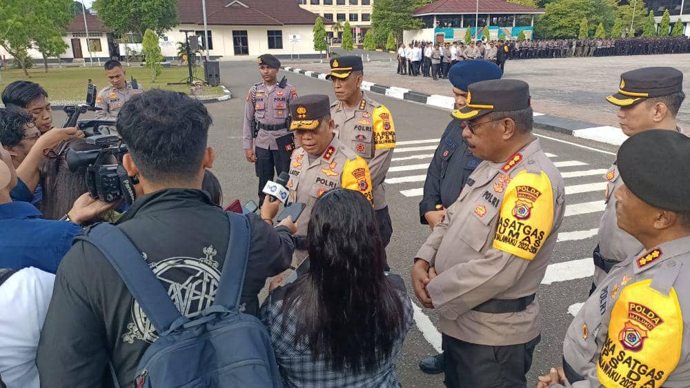 Kapolda Maluku, Irjen Pol Lotharia Latif saat di wawancara para jurnalis.(IDN Times/Humas Polda Maluku))