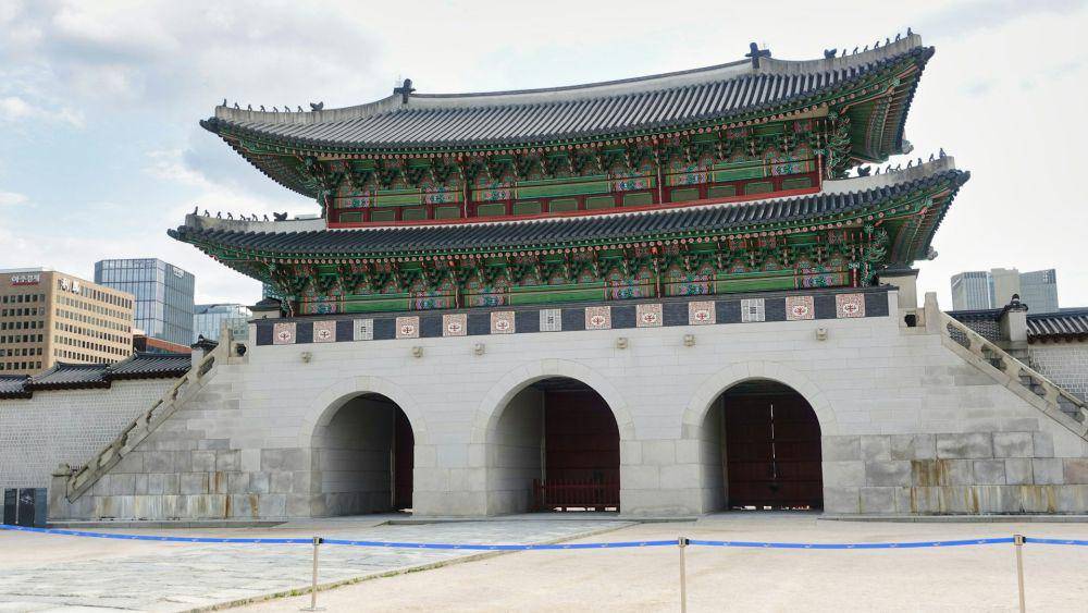 Gwanghwamun Gate (unsplash.com/Winged Jedi)