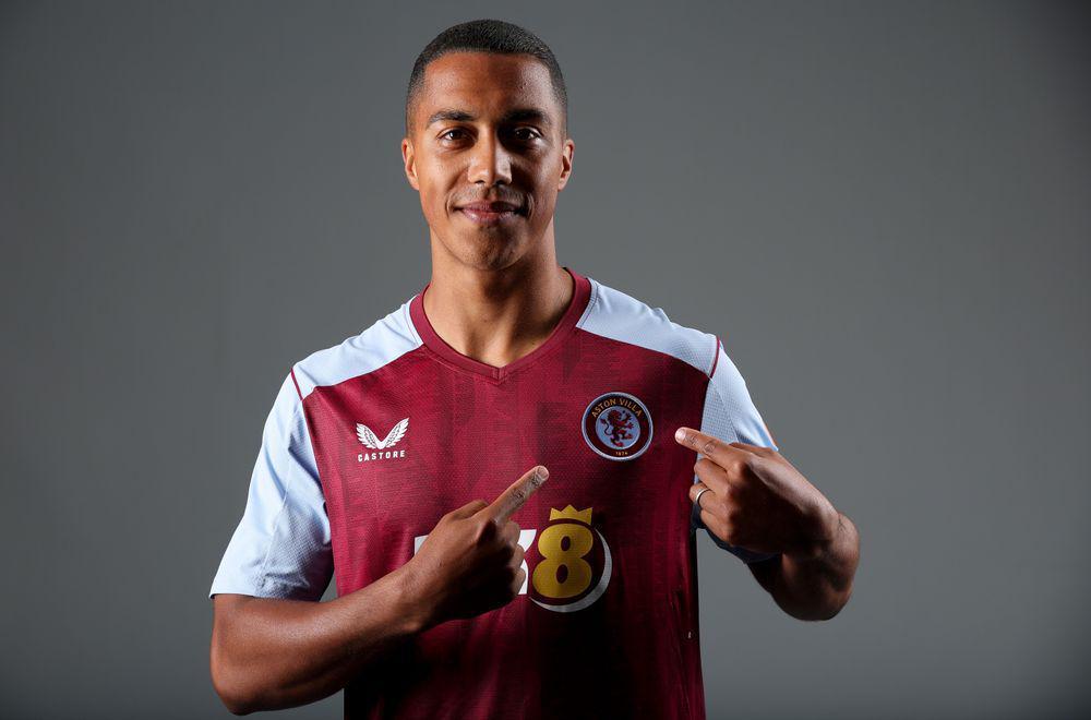 Rapor 5 Gelandang Tengah Aston Villa pada Paruh Musim 23/24