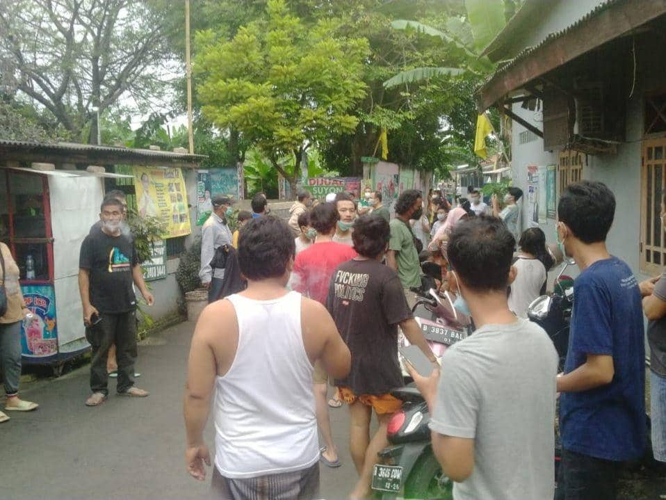 Gas Diduga dari Pabrik Es Bocor, Puluhan Orang Dilarikan ke IGD