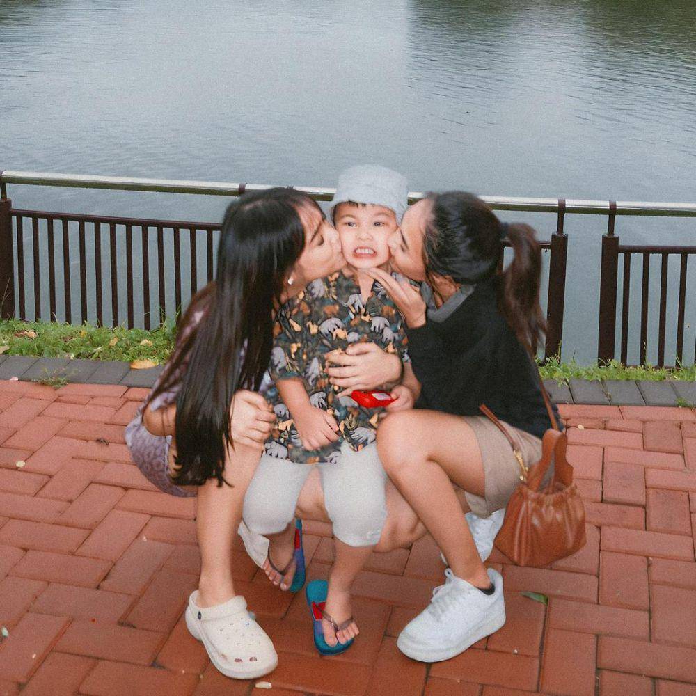 Potret Fuji Utami ajak Gala ke Kebun Binatang Ragunan (instagram.com/fuji_an)