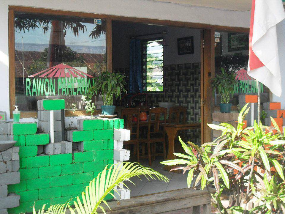 Warung Rawon Taman Pahlawan (facebook.com/Warung Rawon "Taman Pahlawan")