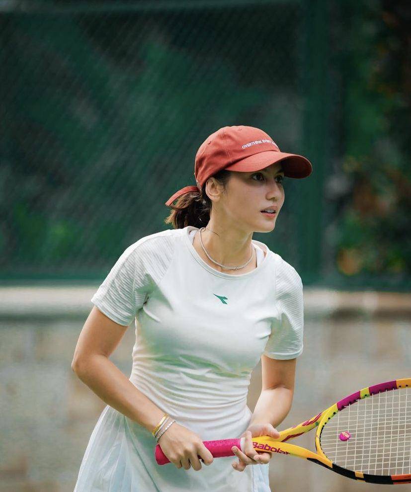 potret Pevita Pearce latihan tenis (instagram.com/pevpearce)