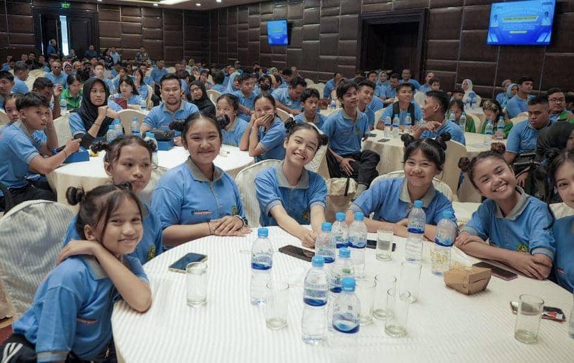 Wali Kota Medan Bobby Nasution beri bonus untuk atlet dan pelatih berprestasi (Dok. Diskominfo Medan)