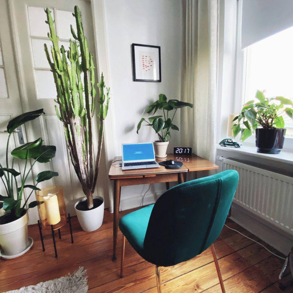 desain ruang kerja yang space saving (unsplash.com/Catherina Schürmann)