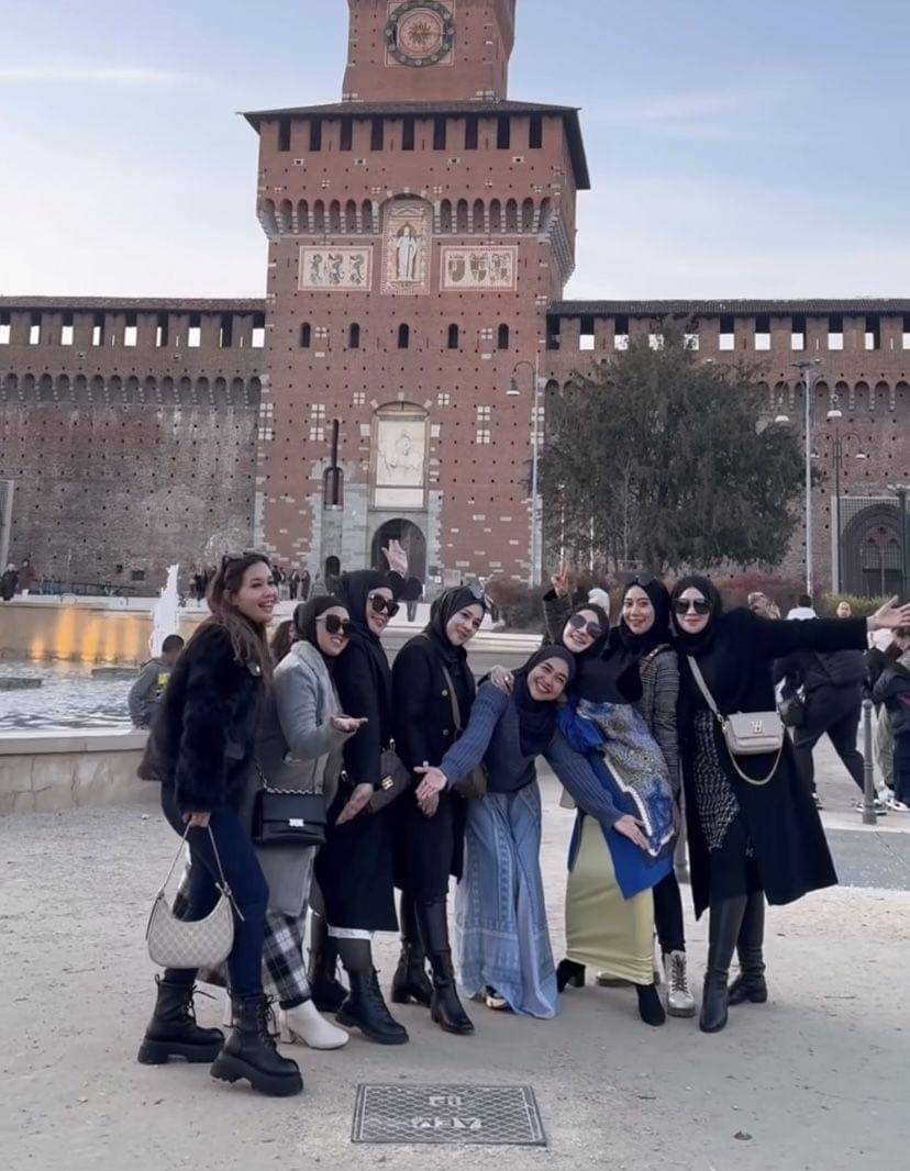 potret Ria Ricis liburan keliling Eropa bareng tim MS GLOW (Instagram.com/riaricis1795)