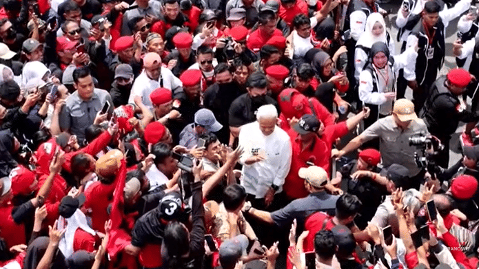 Calon presiden nomor urut 3 Ganjar Pranowo menggelar kampanye akbar di DOME Balikpapan Kalimantan Timur (Kaltim), Selasa (6/2/2024). Foto akun YouTube @GanjarPranowoOfficial