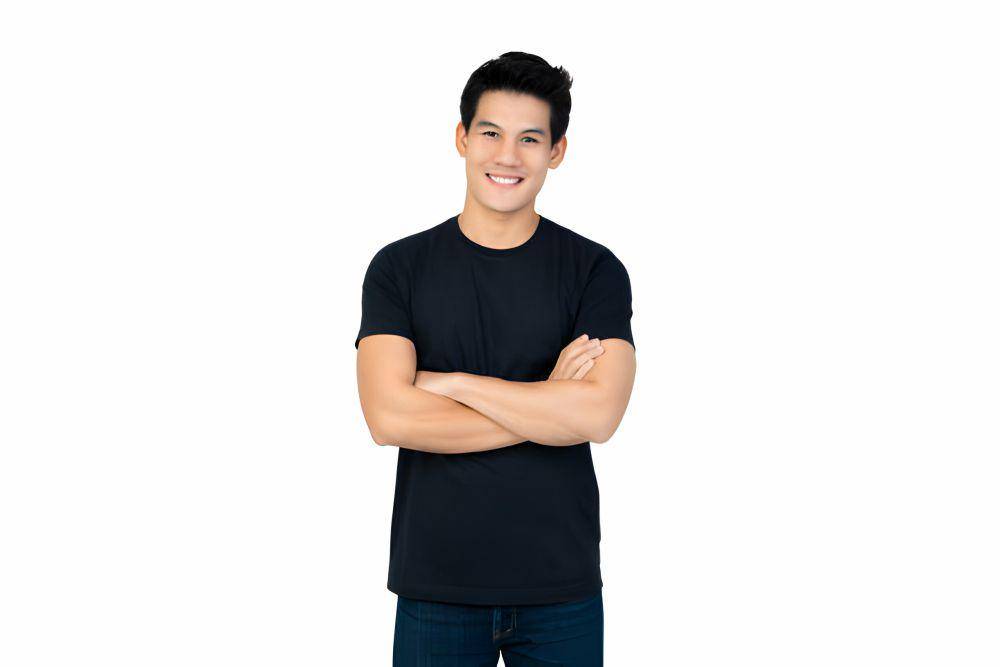 ilustrasi pria mengenakan kaos hitam (istockphoto.com/Atstock Productions)