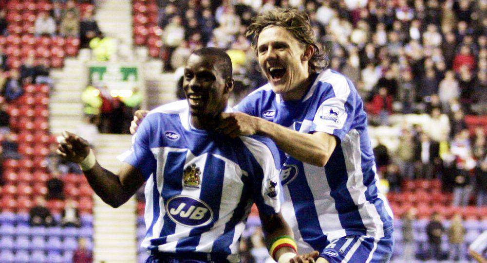 Henri Camara (kiri) (premierleague.com)