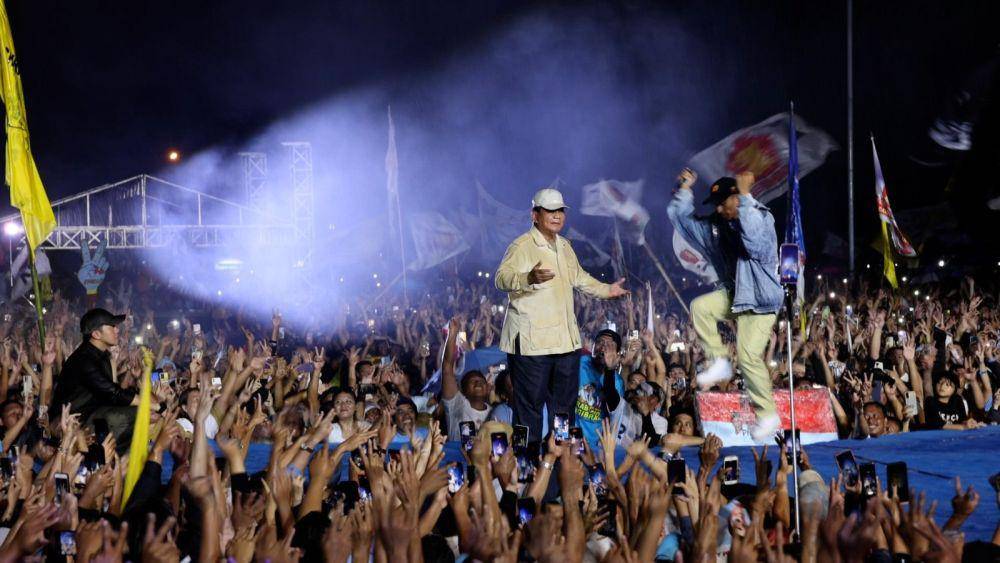Calon presiden nomor urut 2, Prabowo Subianto, menyapa sebanyak sekitar 80 ribu masyarakat Sulawesi Utara (Sulut) di Lapangan KONI Sario, Manado, Senin (5/2). (dok. TKN Prabowo-Gibran)