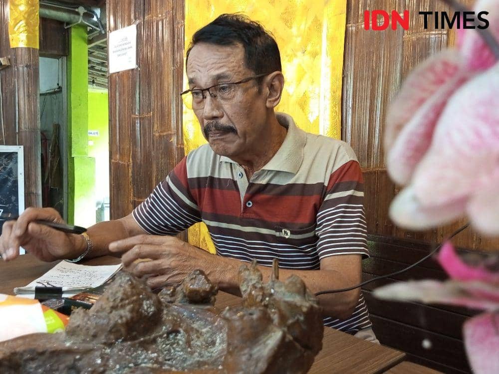 Eddy Wahono, oemerhati masalah sosial dan lingkungan, Selasa (6/2/2024).(IDN Times/Cokie Sutrisno)
