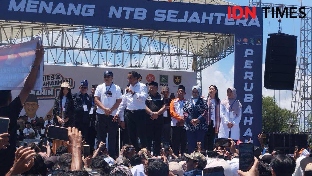 Kampanye Capres nomor urut 1 Anies Rasyid Baswedan di Lapangan Karang Pule Kota Mataram, Selasa (6/2/2024). (IDN Times/Muhammad Nasir)