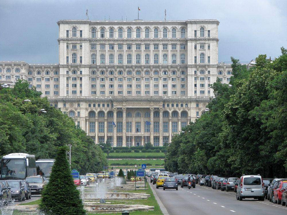 Istana Parlemen Bucharest, Rumania (pixabay.com/Eugen Visan)