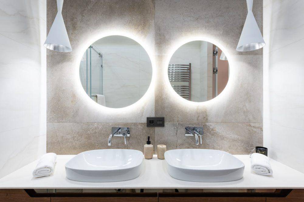 cermin kamar mandi (pexels.com/Max Rahubovskiy)