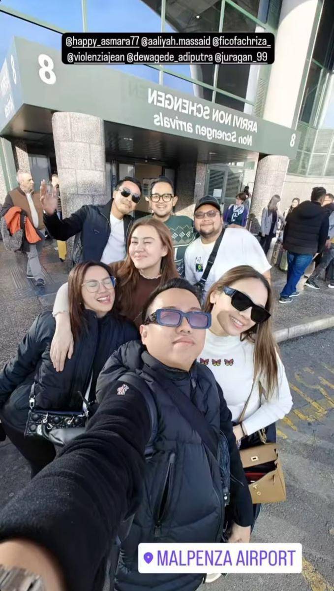 potret Happy Asmara dan sahabat (instagram.com/happy_asmara77)